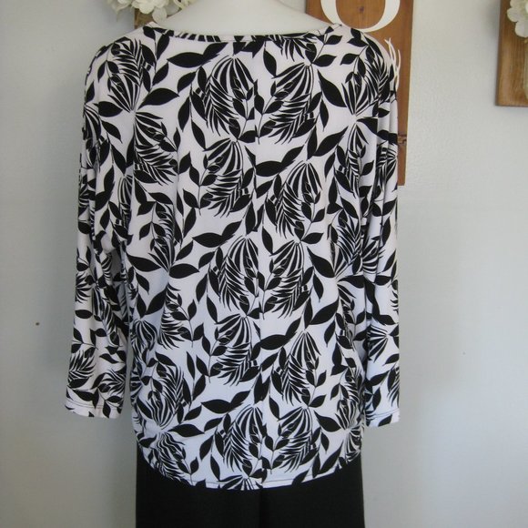 Easywear by Chico's V-Neck Tie-Front Tropical Shirt - Picture 5 of 10